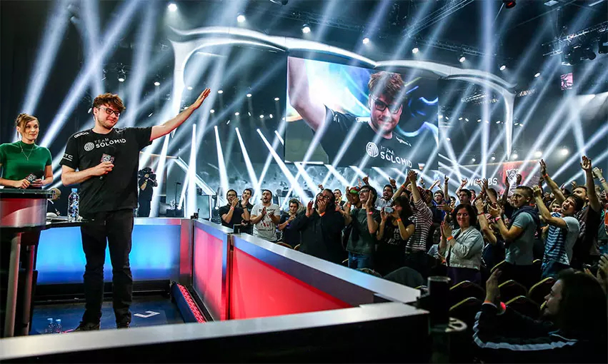 光弋星穹：莱西奥的星际电竞征途