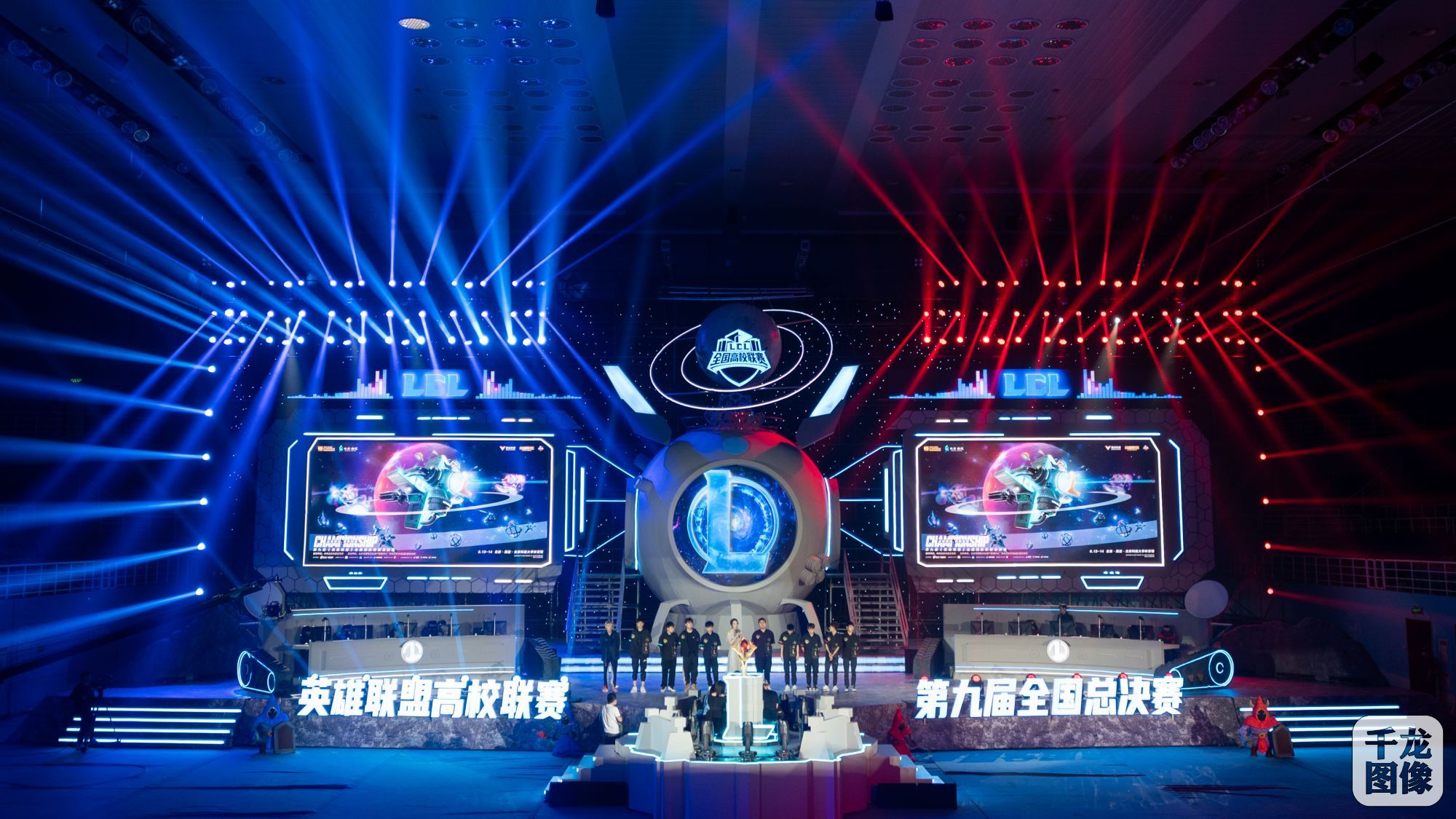 LPL春季常规赛上单数据对比：Bin经济榜首分均输出垫底，TheShy低经济高伤害