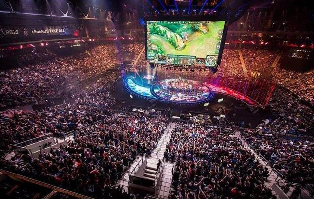 T1战队抵达柏林备战S15全球总决赛，Faker状态轻松亮相英雄联盟赛场